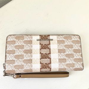 Michael Kors Jet Set LG Continental Wristlet